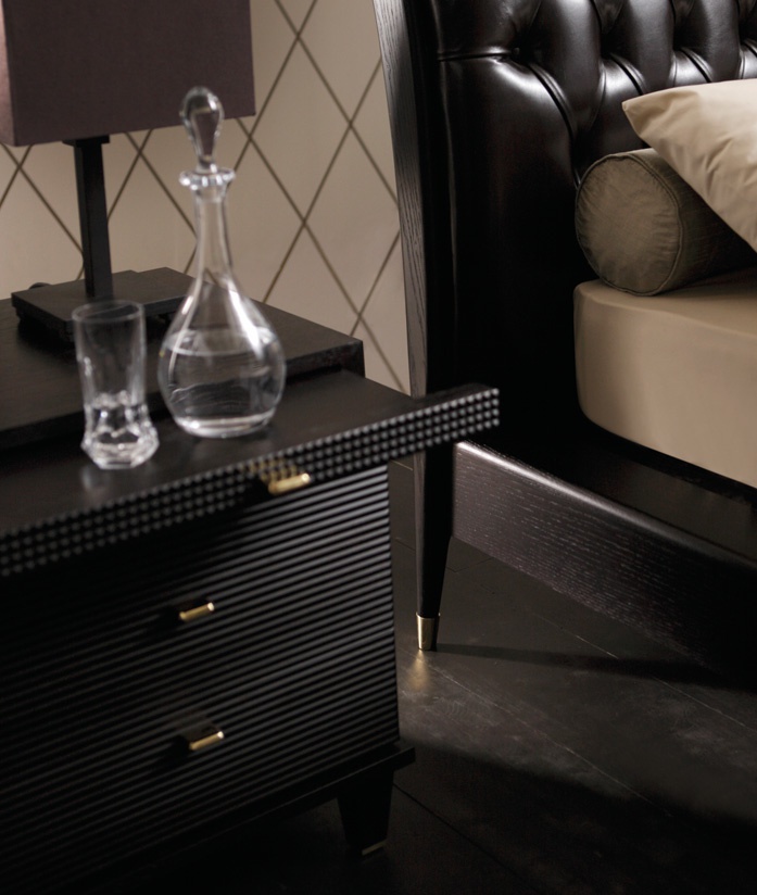 Table Dimitri, Opera Contemporary