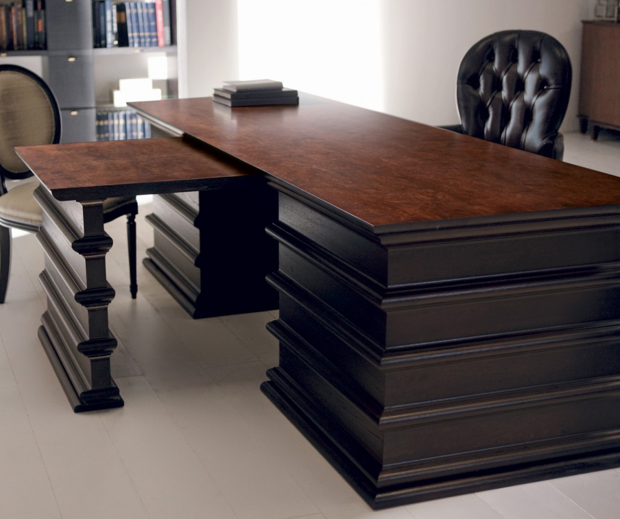 Desk Manon, Opera Contemporary