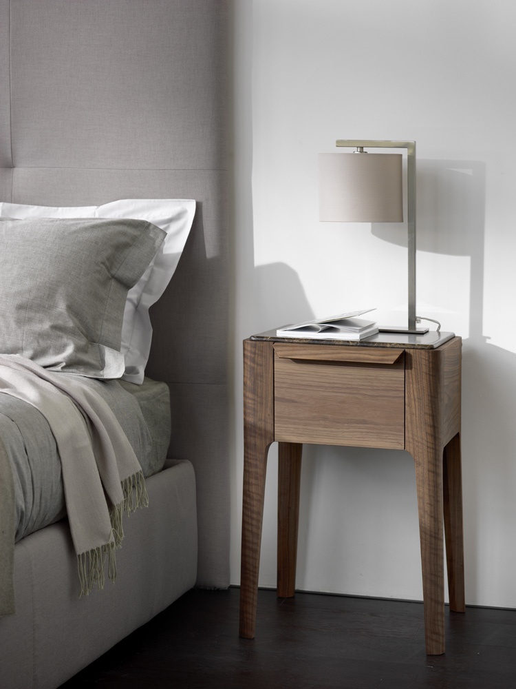 Bedside table Ziggy Night of solid wood, Porada