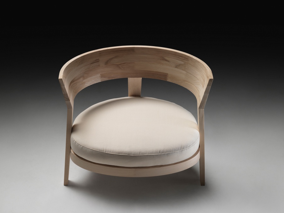 Chair on wooden frame under TM abbracci, Flexform