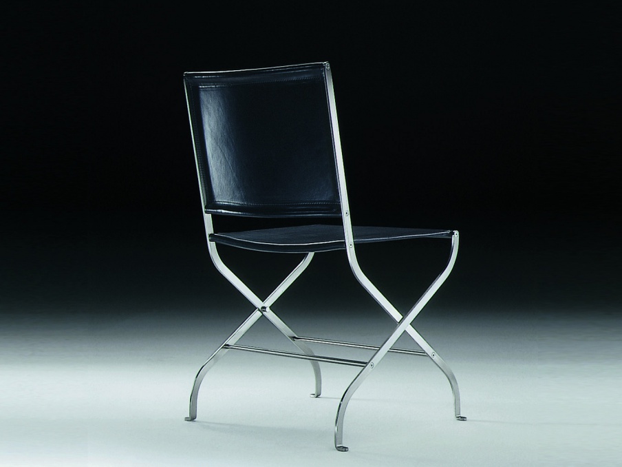 A foldable chair on a metal frame Carlotta Flexform