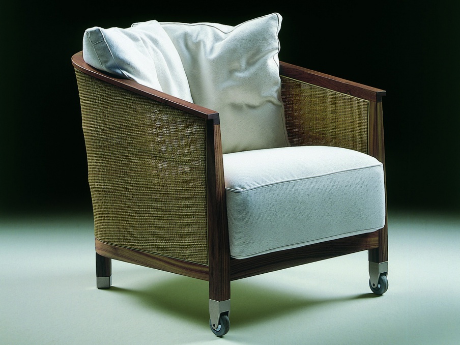 A chair with a semicircular back Mozart, Flexform