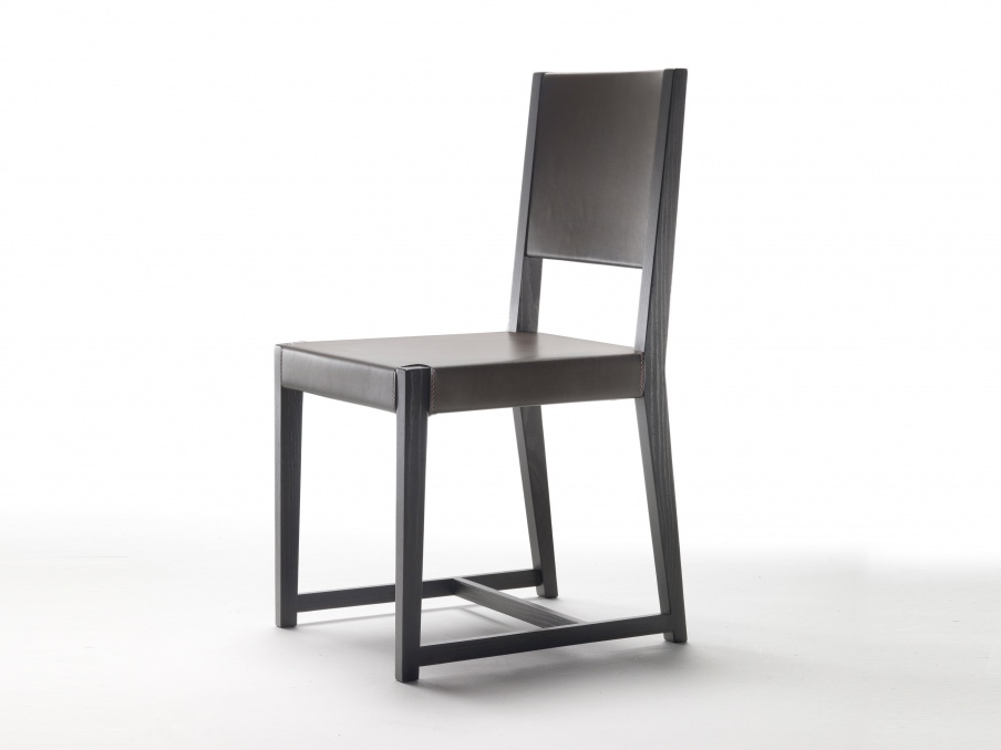 Chair with leather upholstery by Margaret, Flexform
