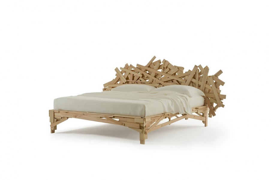 Double bed in wooden frame bed Favela, Edra