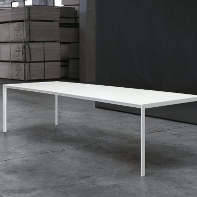 Layer dining table