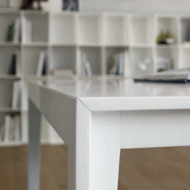 Layer dining table