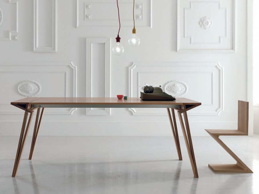 Oblique dining table, Alivar
