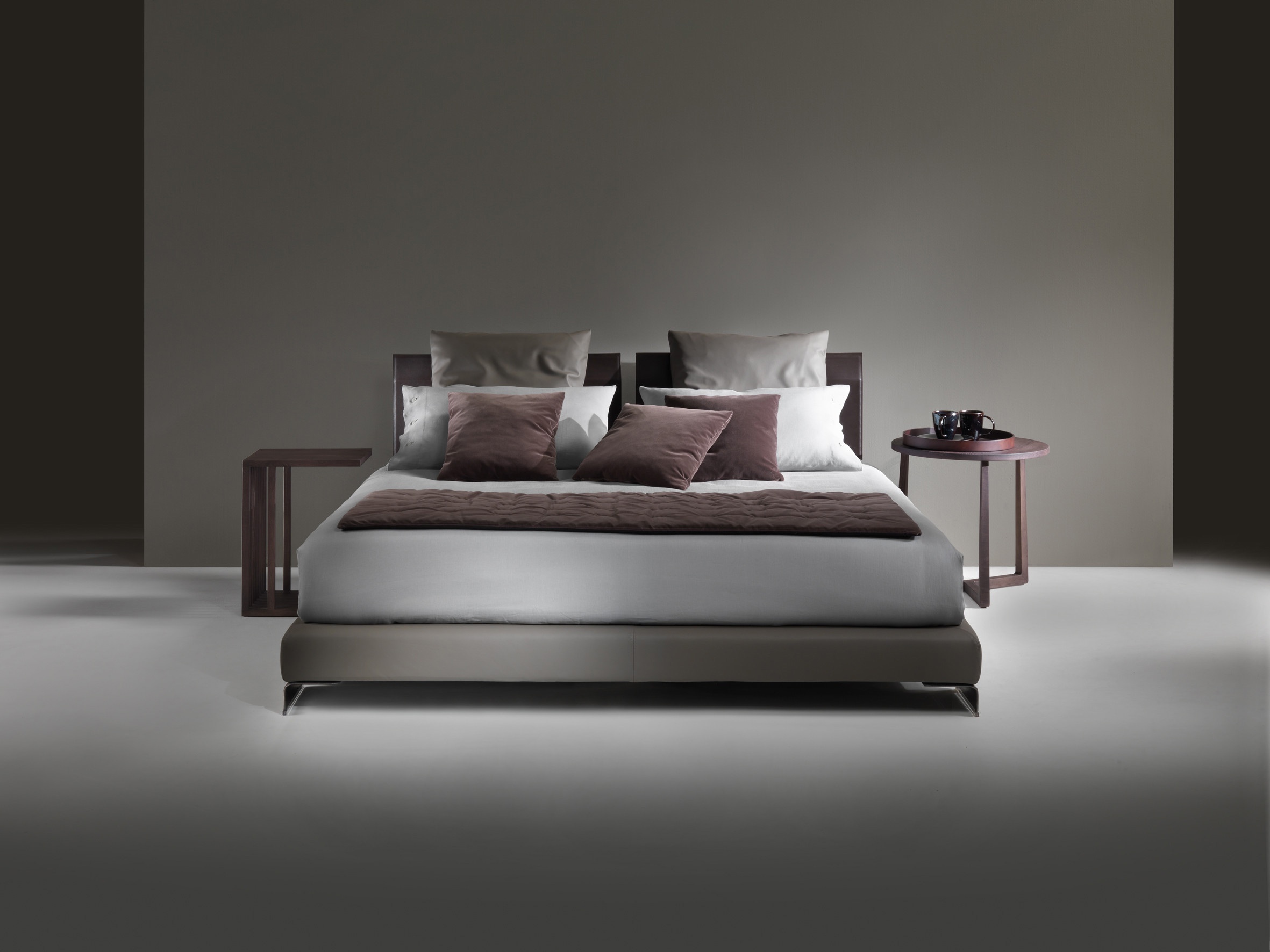 Bed with metal legs Long Island, Flexform Luxury furniture MR
