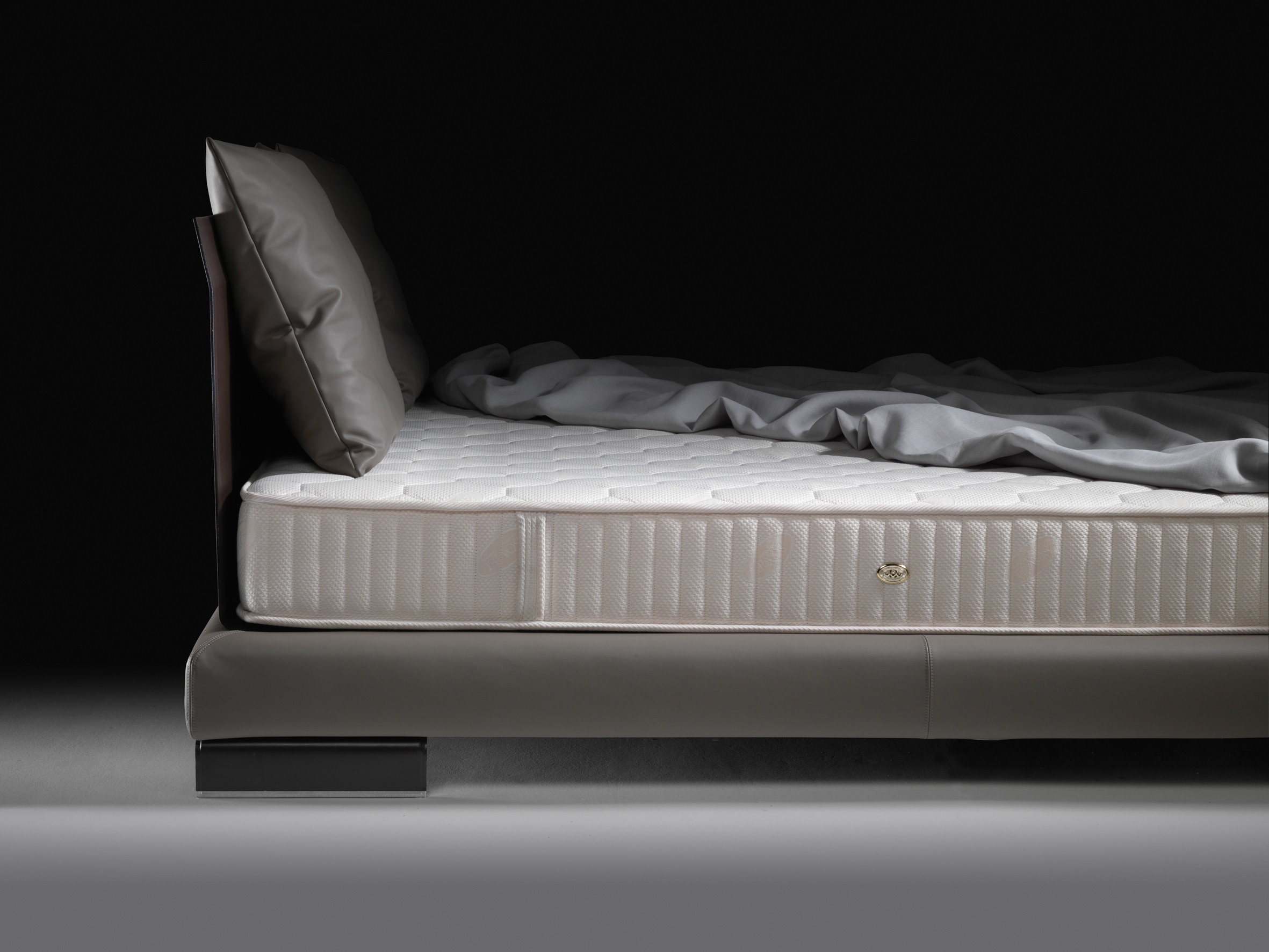 Bed with metal legs Long Island, Flexform Luxury furniture MR
