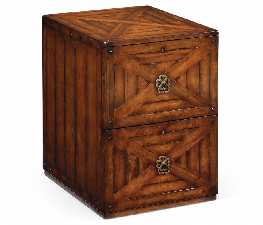 A chest of drawers in natural wood Country Farmhouse, Jonathan Charles