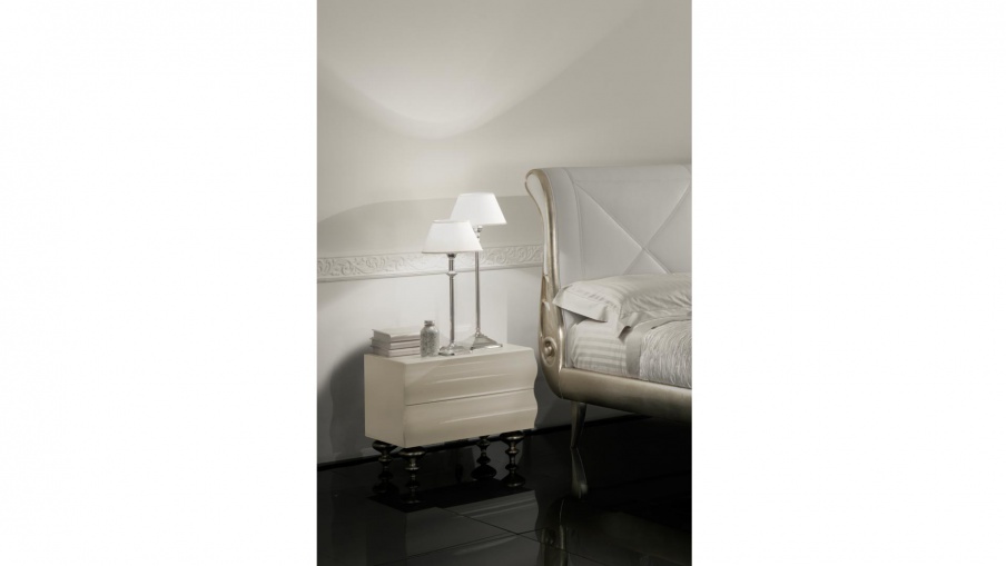 Vivaldi bedside table made of solid wood, Cantori