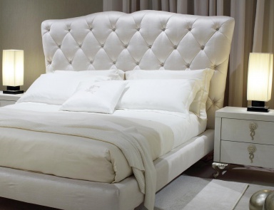 The George bedside table in solid wood, Cantori