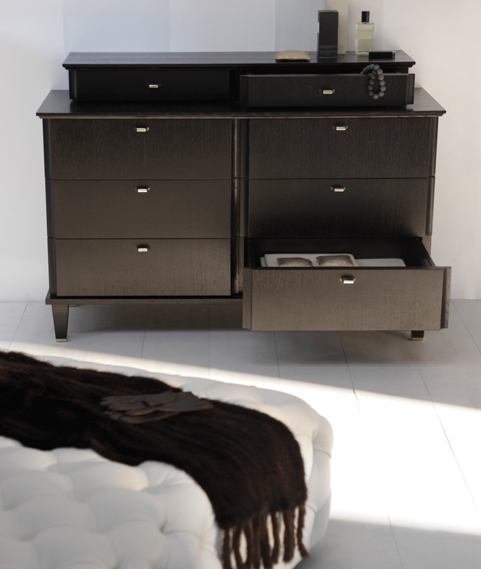 Commode on legs Desire, Angelo Cappellini