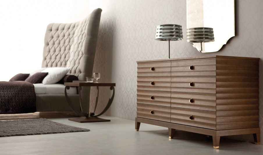 A chest of drawers with fluted surface Elettra, Angelo Cappellini