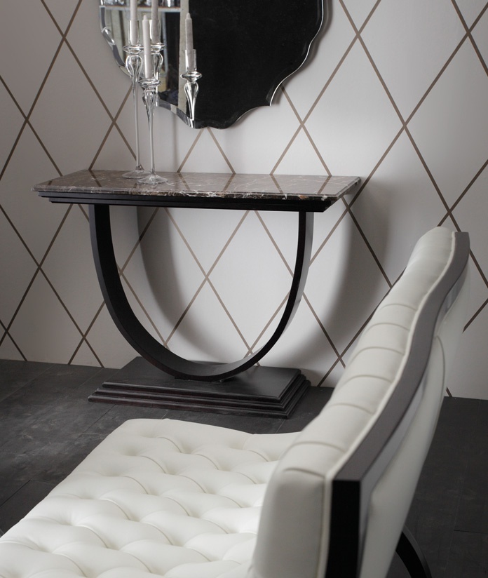 The console on the arcuate leg'ippolito, Angelo Cappellini