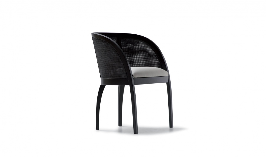 A chair with a semicircular back Opera Contemporary of Angelo Cappellini