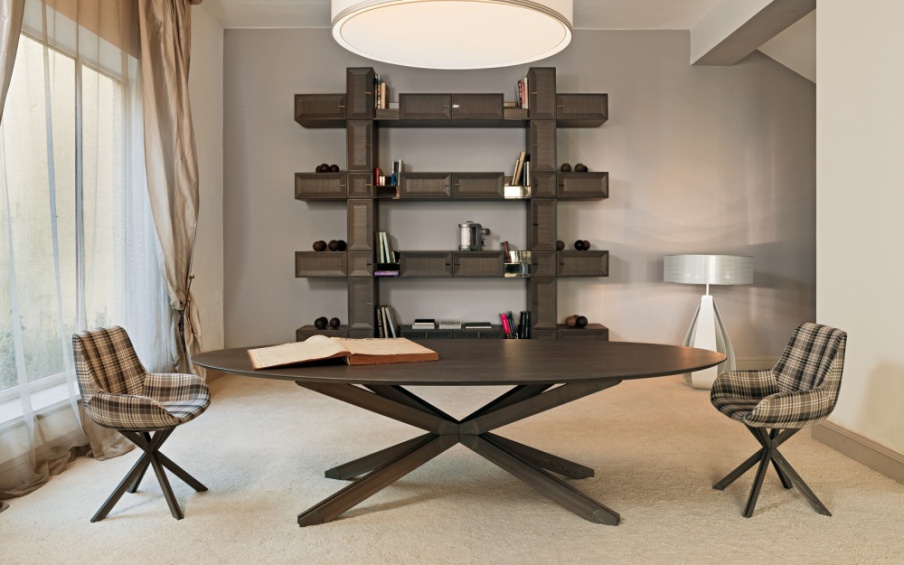 Oval table, Annibale Colombo