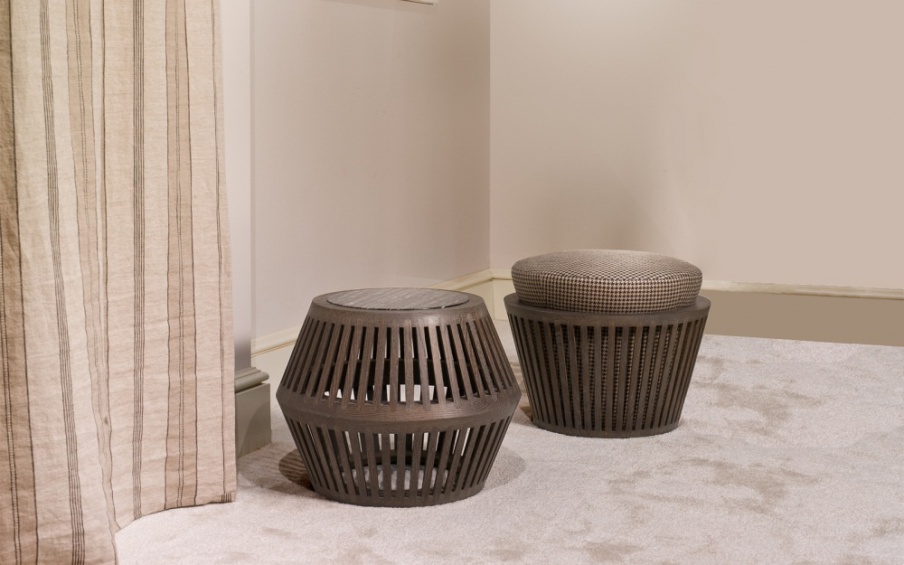 Table with round top, Annibale Colombo