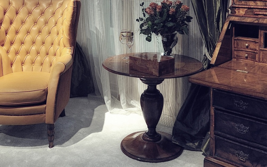 Table with round top, Annibale Colombo