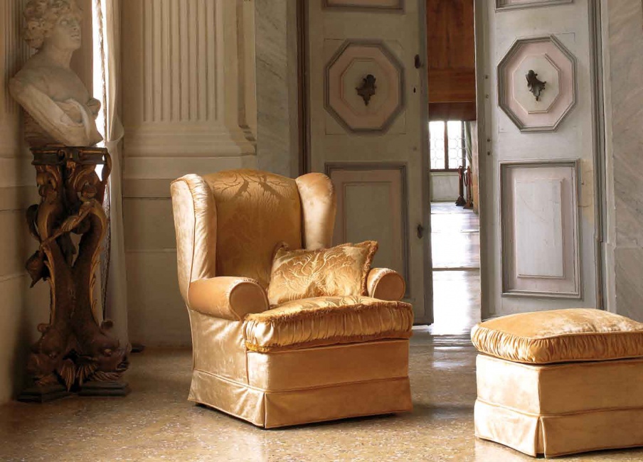 Chair with Ottoman Guiza, Ville Venete