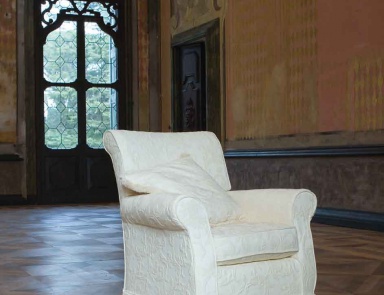 The high-backed chair Neville, Ville Venete