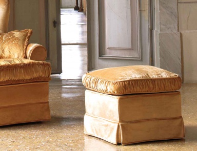 The square Ottoman Classic, Ville Venete