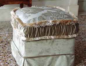 The square Ottoman Classic, Ville Venete