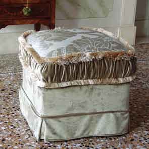 The square Ottoman Classic, Ville Venete