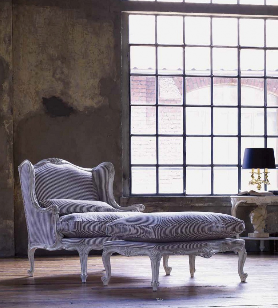 Poof on a frame of wood, covered with a cloth, Chelini