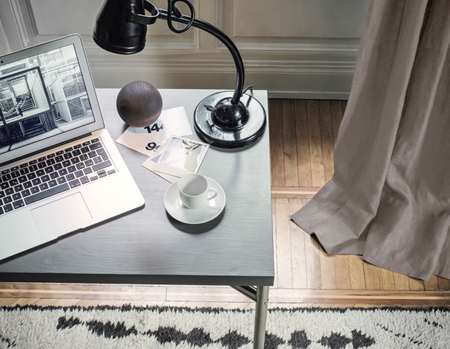 The LC19 table on a metal frame, Cassina