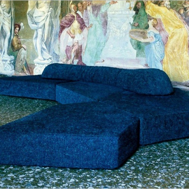 The sofa On the Rocks