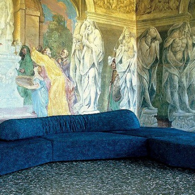 The sofa On the Rocks