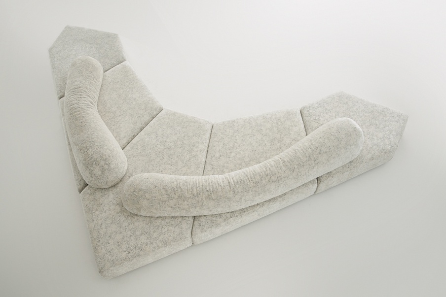 The modular sofa corner upholstered in leather or fabric On the Rocks, Edra