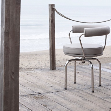 The LC7 OUTDOOR chair
