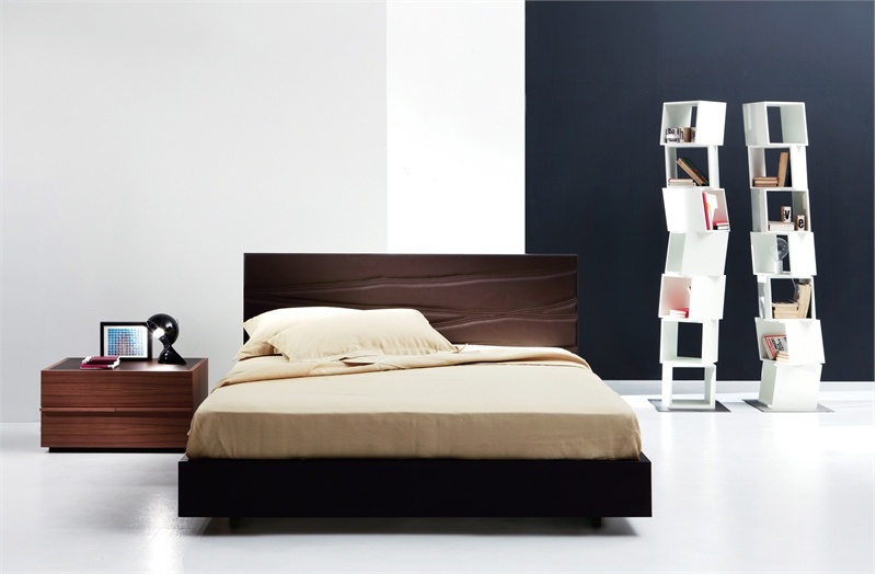 Aki the bedside table, EmmeBi