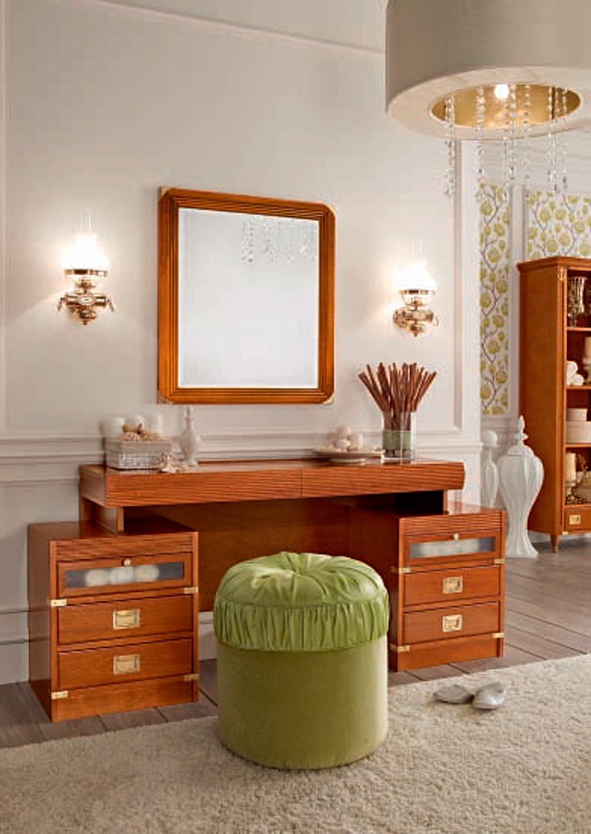 Millerighe vanity table, Caroti