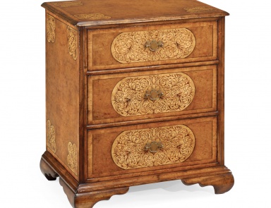 Small bedside chest of drawers in La Rochelle, Jonathan Charles