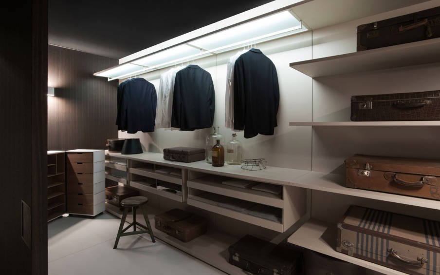 BOISERIE walk-in closet system, Porro