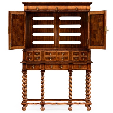 Cabinet for TV William and Mary