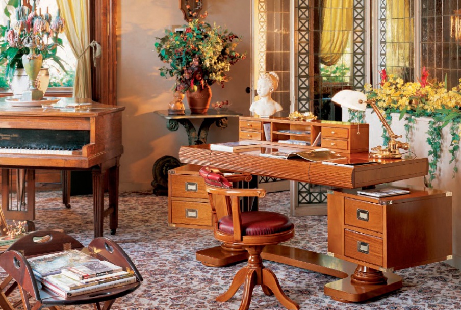 Secretaire Vecchia Maria Caroti