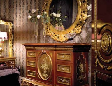 A chest of drawers made of solid wood, Ezio Bellotti