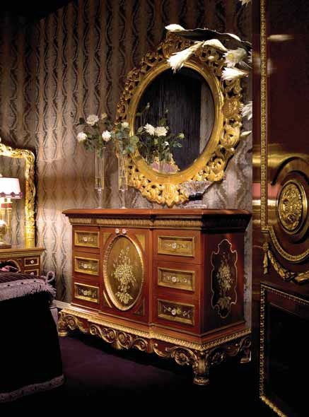 A chest of drawers made of solid wood, Ezio Bellotti
