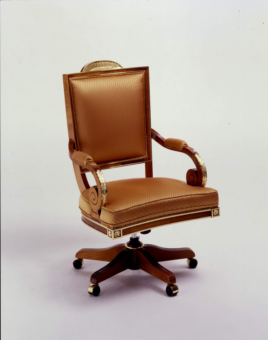 The chair on a rotating basis Impero, Colombo Stile