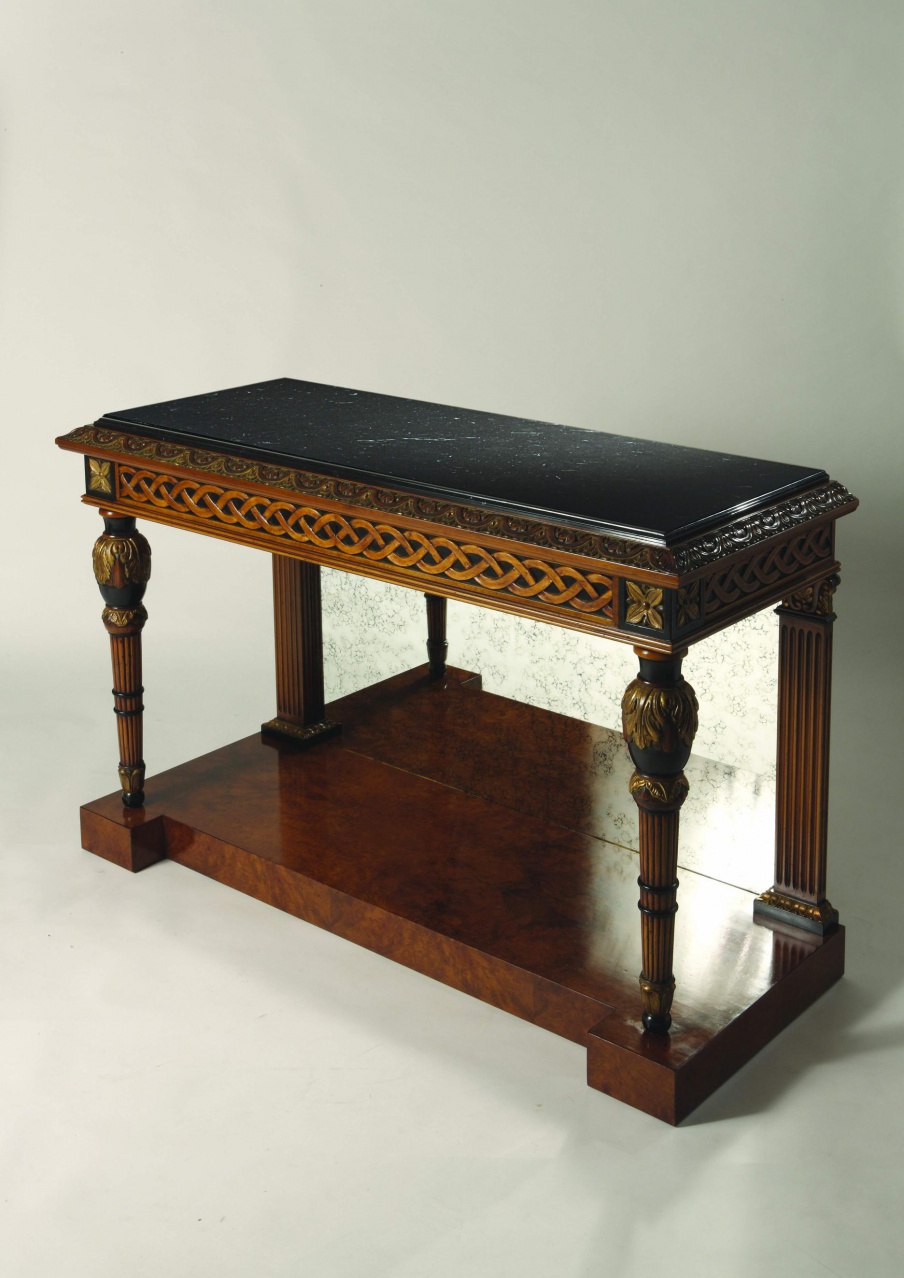 The console is natural wood Sandra Rossi, Colombo Stile