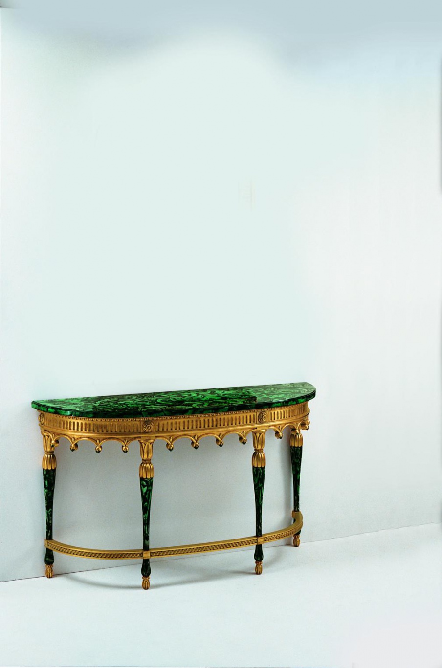 The console is natural wood S. I. P. ARR 09, Colombo Stile