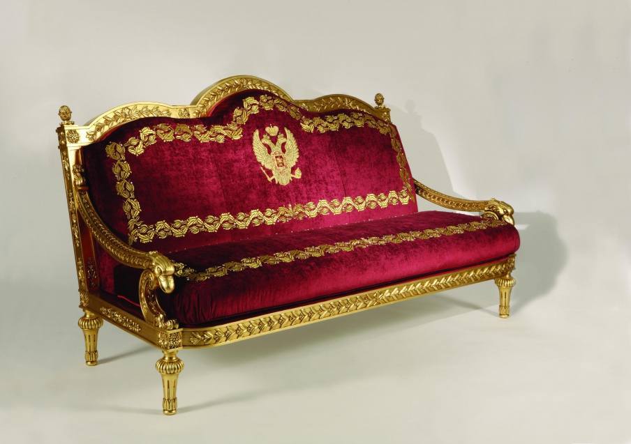 Two seater sofa with a frame made of natural wood S. I. P. ARR 09, Colombo Stile