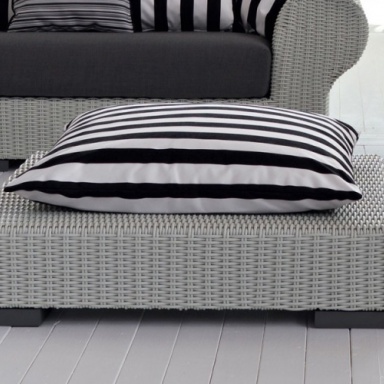 The coffee table InOut 610