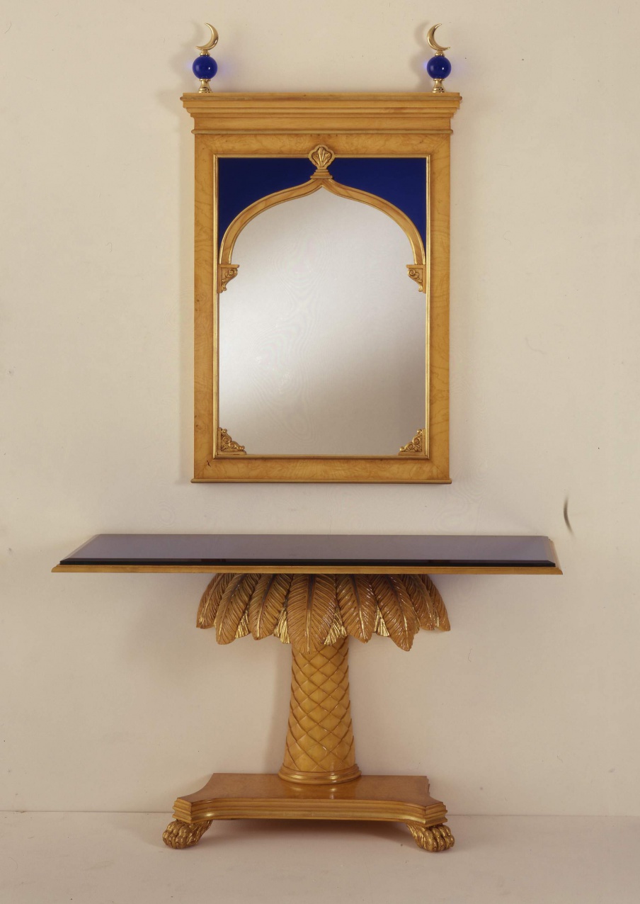 The console is natural wood The Orientalists, Colombo Stile