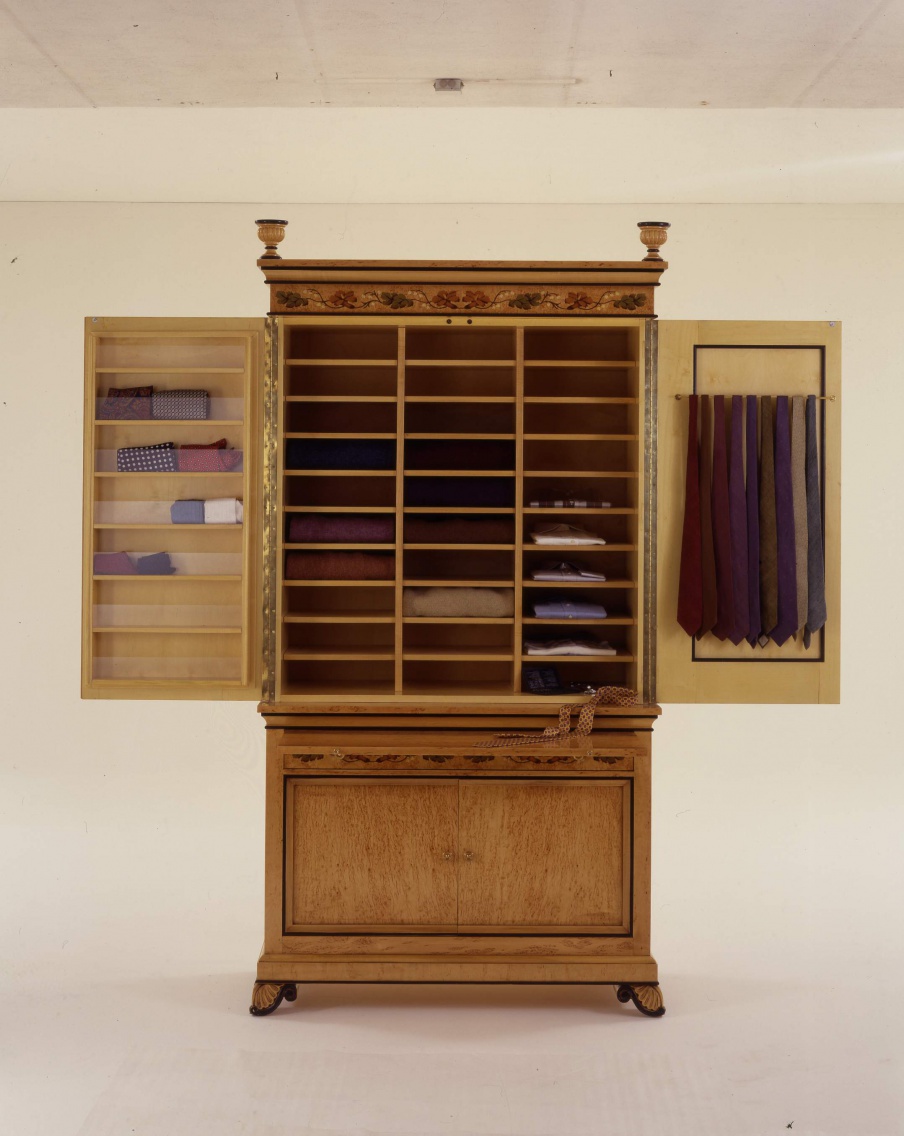 The Cabinet of natural wood Wien, Colombo Stile