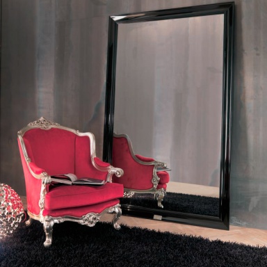 Chair with shaped back Carved armchair